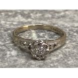 18ct gold diamond solitaire ring, 2.35g