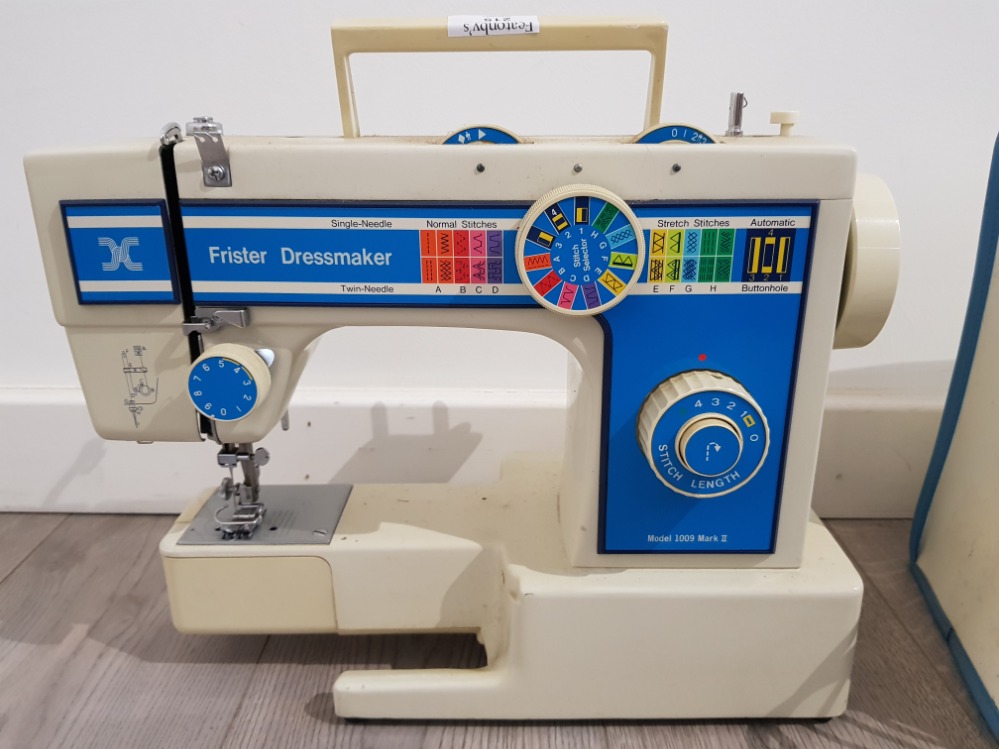 A Frister Dressmaker twin needle sewing machine. - Bild 2 aus 2