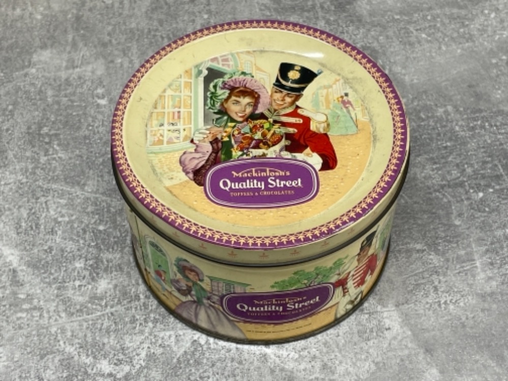 Various vintage tins including Quality street and Cadbury’s milk chocolate wooden crate - Bild 3 aus 3