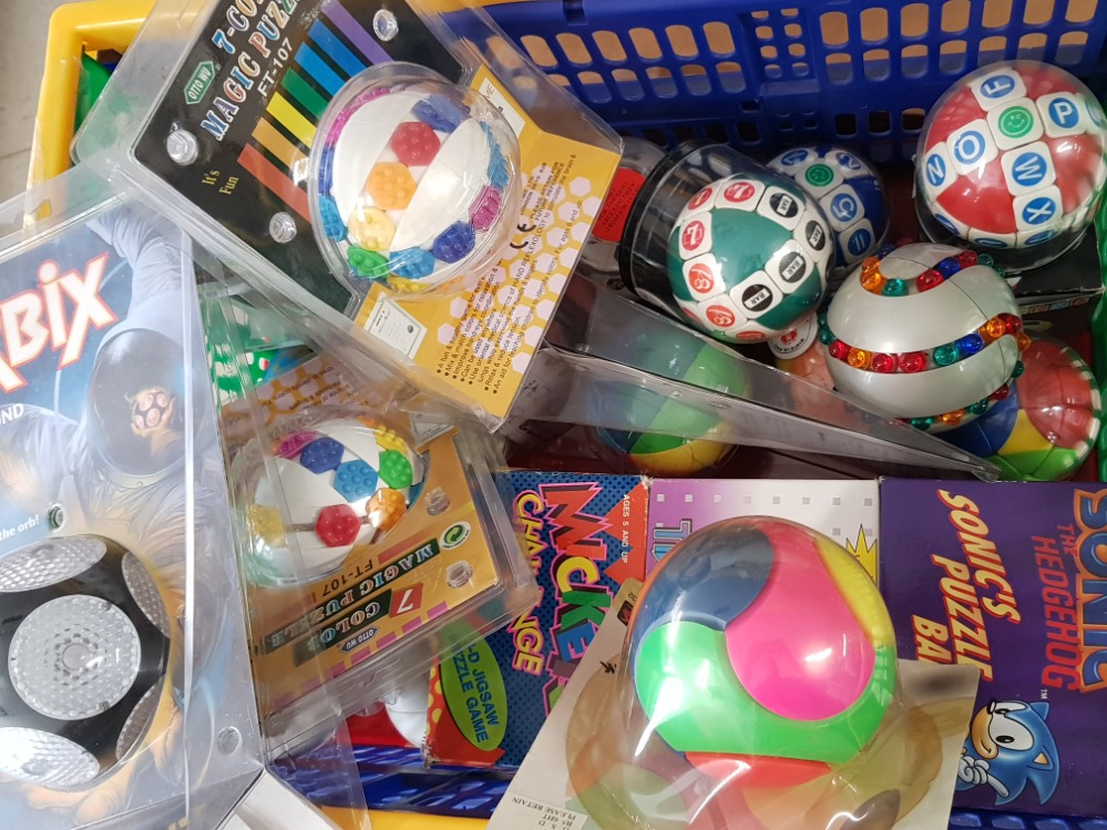 Box of miscellaneous puzzle balls including Orbix, Sonic the hedgehog etc - Image 2 of 2