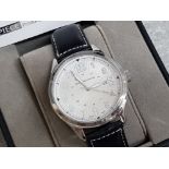 Gents Swiss Master calendar wristwatch with black leather strap, in good working condition housed