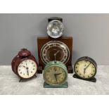 4 various clocks and a lamp