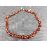 An amber necklace 16.1g gross, 42cm long.