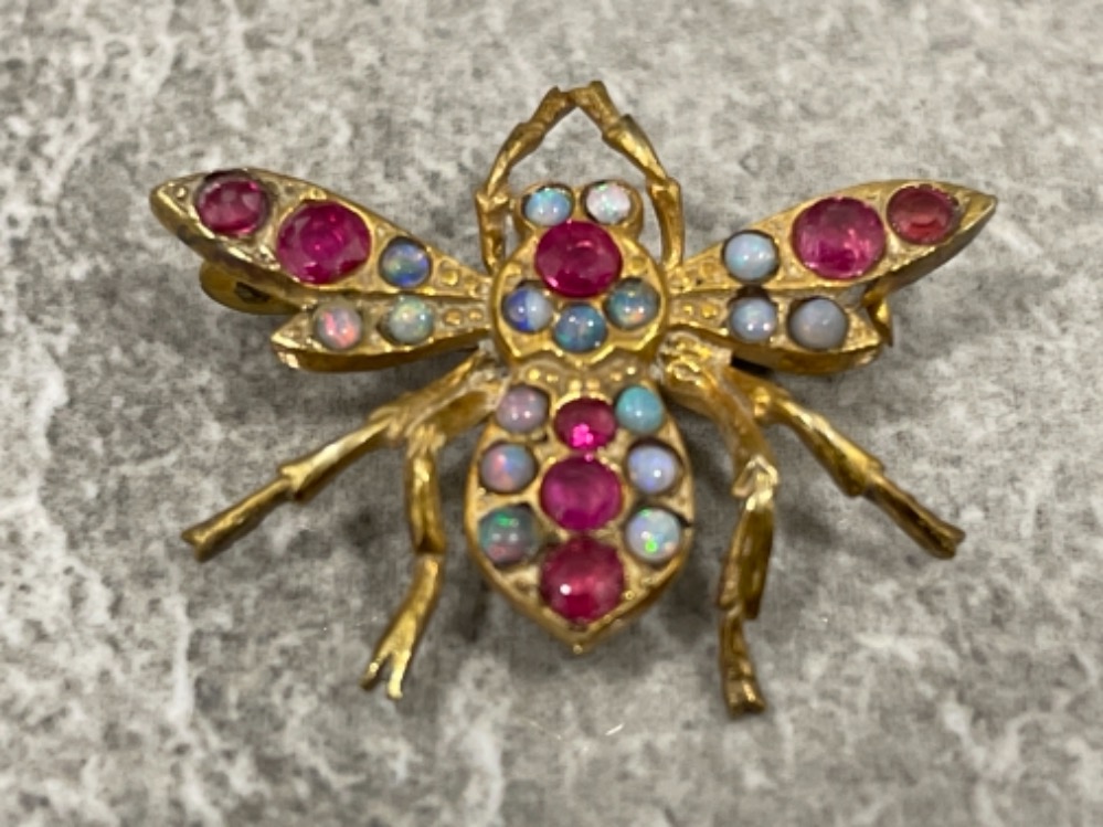 Pair of 9ct gold opal and gem set bug fly brooches. Vintage/Antique both in good condition - Image 2 of 4