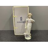 Lladro 7611 “Summer stroll” in good condition and original box