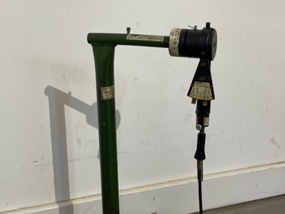 1940/50 Golf swing measuring machine - Image 2 of 2