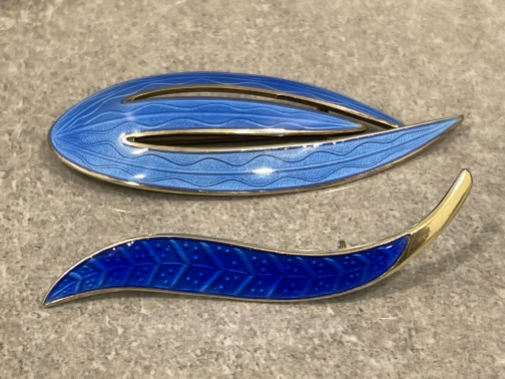 2 stunning Norway designer brooches by Aksel Holmsen, both sterling silver and enamel. Fully