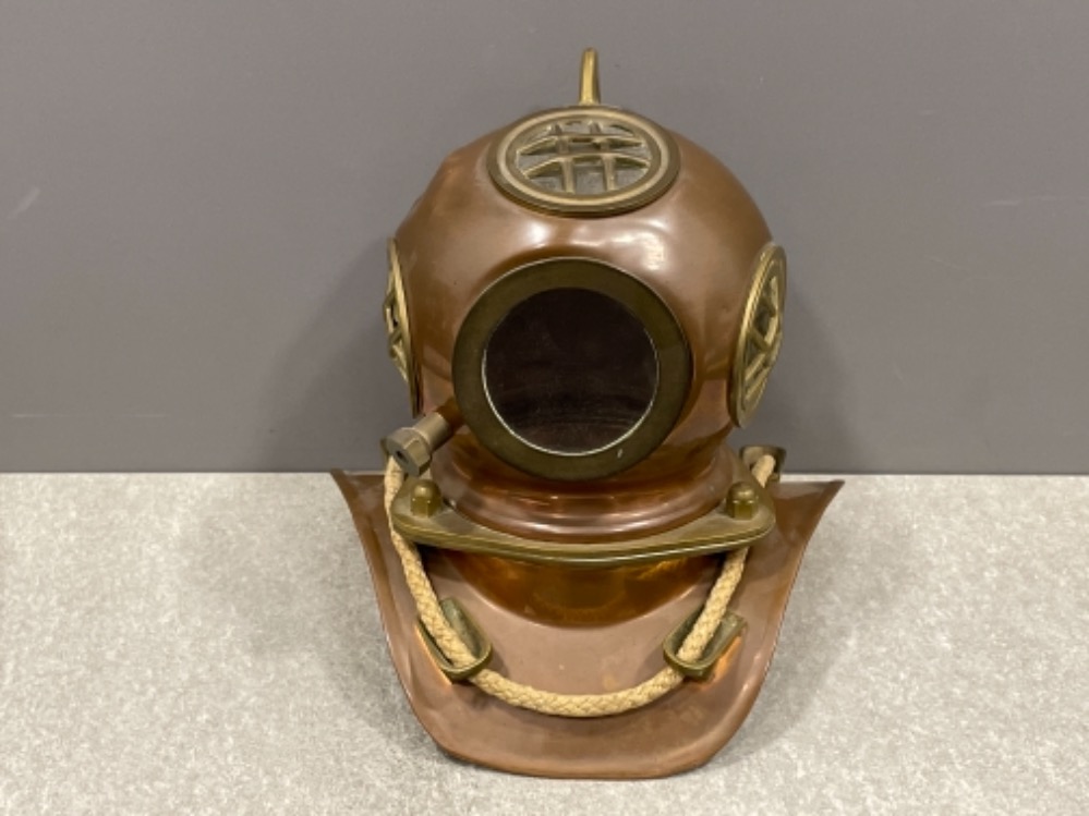 Copper and brass divers helmet (desktop)