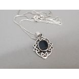 Silver & oval onyx Celtic pendant & chain, 4.6g