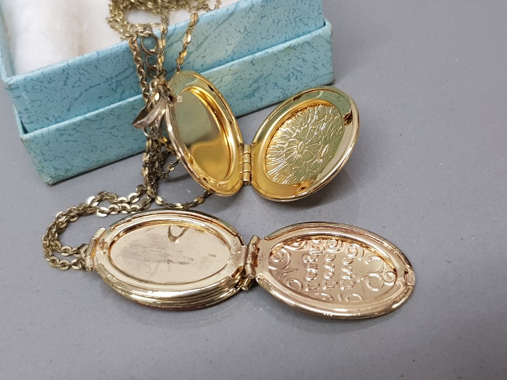 2 gold plated lockets (1 family) & chain, 26.3g - Image 3 of 3