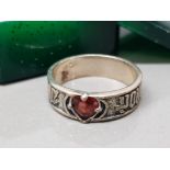 Silver heart cut garnet band ring size M, 3.7g