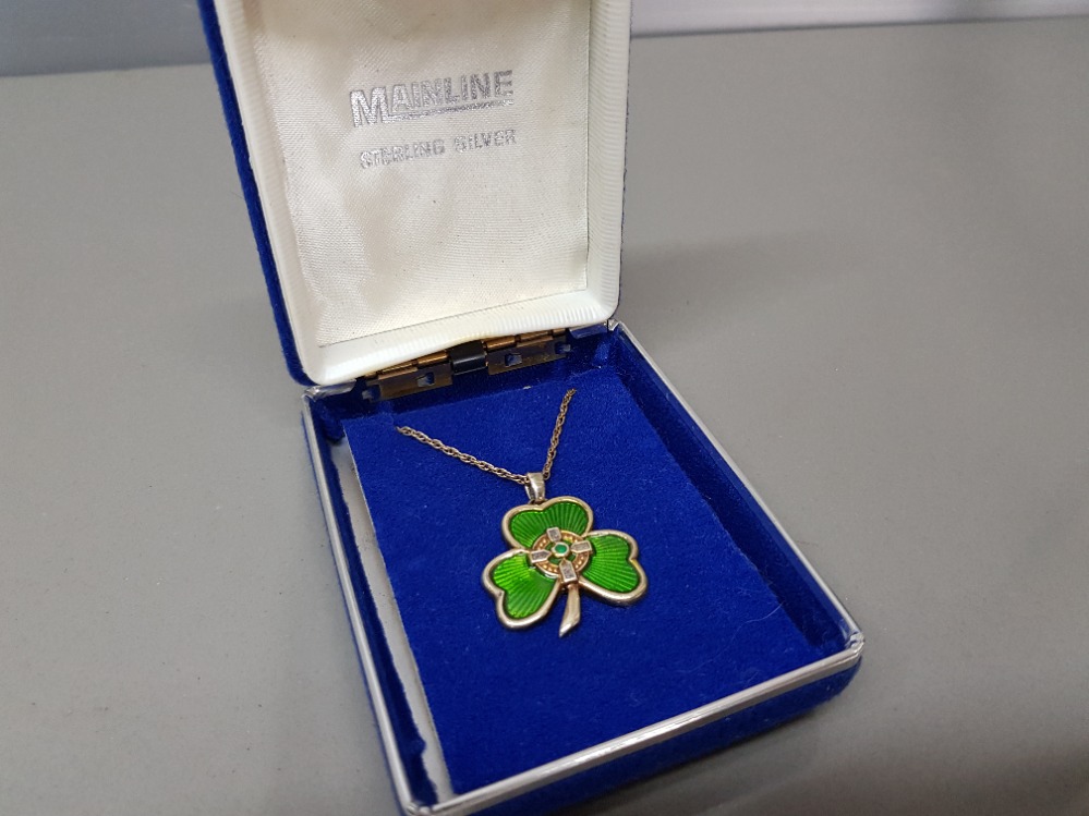 Silver enamel & emerald set shamrock pendant & chain 12.4g - Image 2 of 3