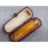 Cheroot holder with hallmarked 9ct gold rim, with original case, (damaged repaired)