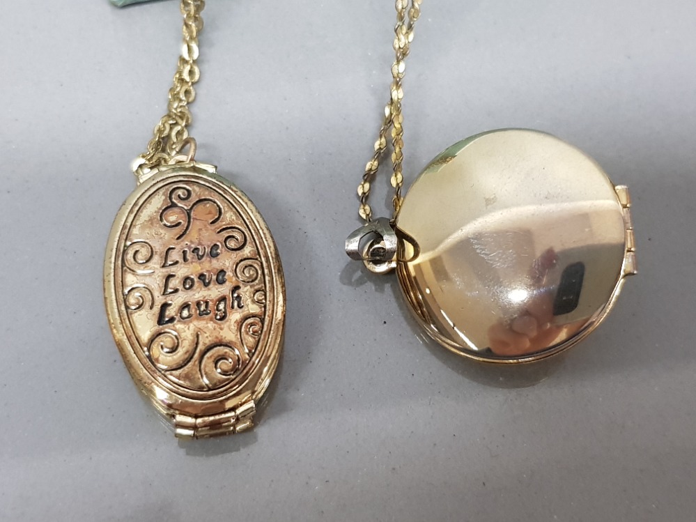 2 gold plated lockets (1 family) & chain, 26.3g - Image 2 of 3
