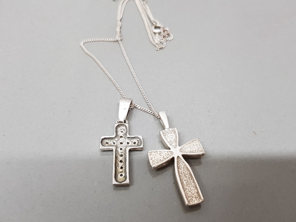 2 silver cross pendants & 1 silver chain 9.4g - Image 4 of 4