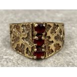 Ladies 9ct gold Garnet 3 stone ring. 3.6g size I1/2