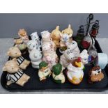 Tray of novelty salt and pepper shakers mainly teddy bears, also includs Taz and Foghorn Leghorn