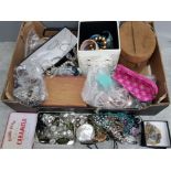 Box of miscellaneous costume jewellery