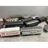 Box of 14 HO carriages