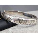 Hollow sterling silver bangle, 15.8g
