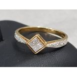 18ct yellow gold diamond ring with 4 princess cut diamonds and 10 round brilliant cut diamonds, 2.4g