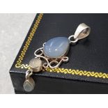 Sterling silver & chalcedony set pendant, 5.6g gross