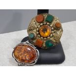 2x brooches including sterling silver amber brooch and scottish agate brooch