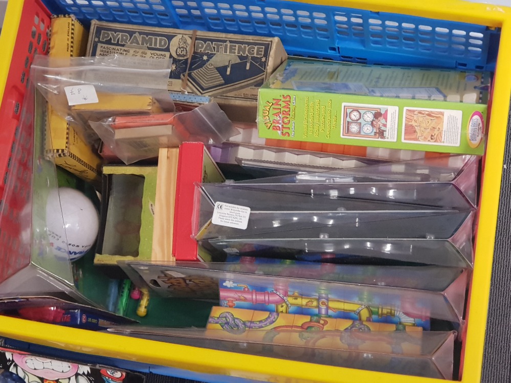 Crate containing a large Quantity of puzzle games - Bild 2 aus 2