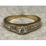 Ladies 9ct gold Diamond ring. Featuring round brilliant cut diamond set in centre and 4 round