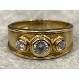 9ct gold 3 stone ring. Featuring CZ stones set across ring, 6.8g size R1/2