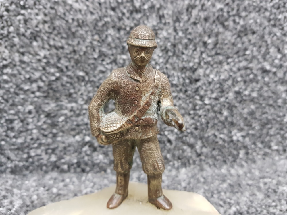 An onyx ashtray with cold painted bronze figure of a fisherman. - Image 2 of 3