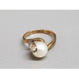 9ct yellow gold cultured pearl and diamond set leaf design ring size I 2.3g gross