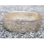 Hallmarked Birmingham silver 1922 nicely etched bangle, 27.6g