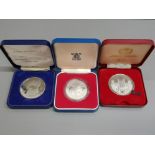 1977 silver jubilee silver proof crown together with 2 cased medallions Hampton court palace & Queen