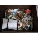 Box of miscellaneous costume jewellery