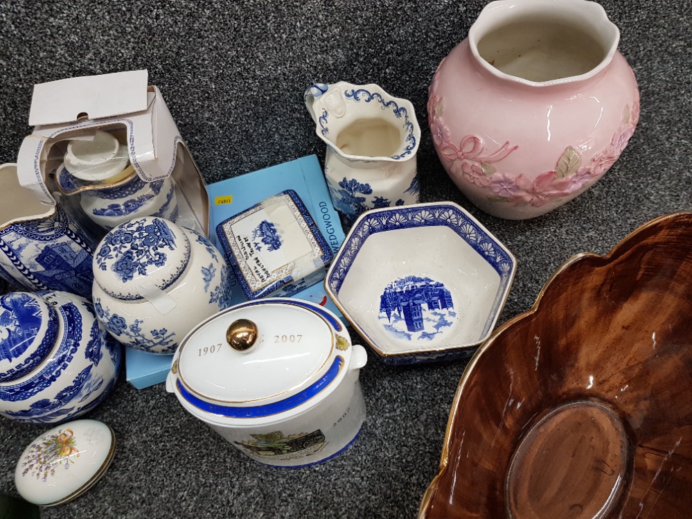 Box of blue & white China mainly ringtons also includes masons, wedgwood etc - Image 3 of 3