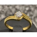 Ladies 18ct gold diamond ring. 3.7g size M