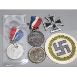Bag containing Victoria jubilee medal, George VI medal, commemorative peace/war medal plus iron Nazi