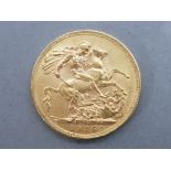 22ct gold 1925 full sovereign coin, with South Africa (SA) mint marks