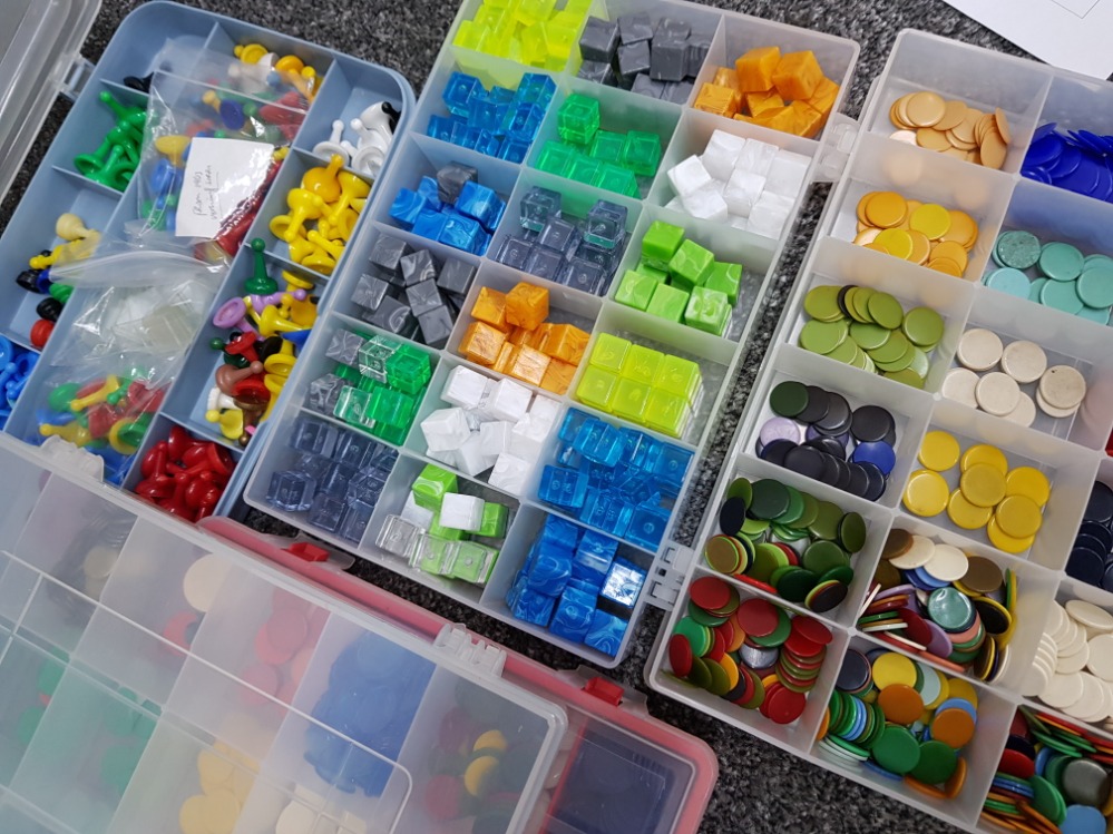 9 cases full of boardgame accessories, mainly tiddlywinks - Image 3 of 3