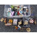 Box of miscellaneous Disneyland key rings & badges etc