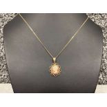 Ladies 9ct gold cameo pendant and chain.