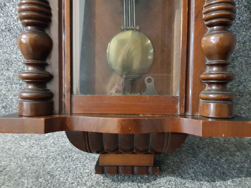 A reproduction mahogany Vienna style wall clock. - Bild 3 aus 3