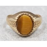 9ct yellow gold tigers eye ring with pitted shoulders, 3.3g gross, size N