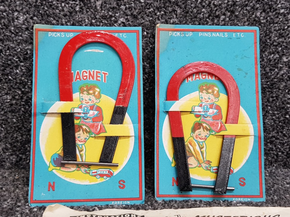 1960s Louis Marx toys mysterious magnetic Yo-Yo, plus 2 vintage magnets with original packs - Image 2 of 3