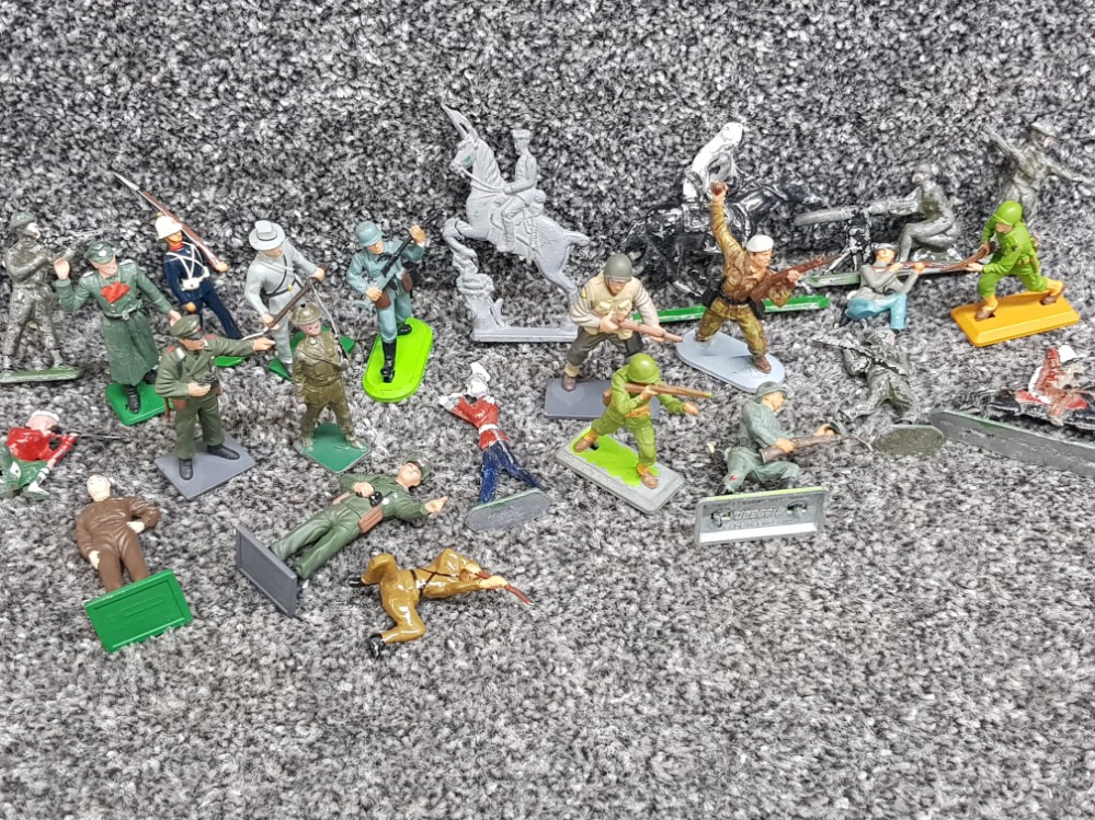 Selection of metal vintage britains toy soldiers etc