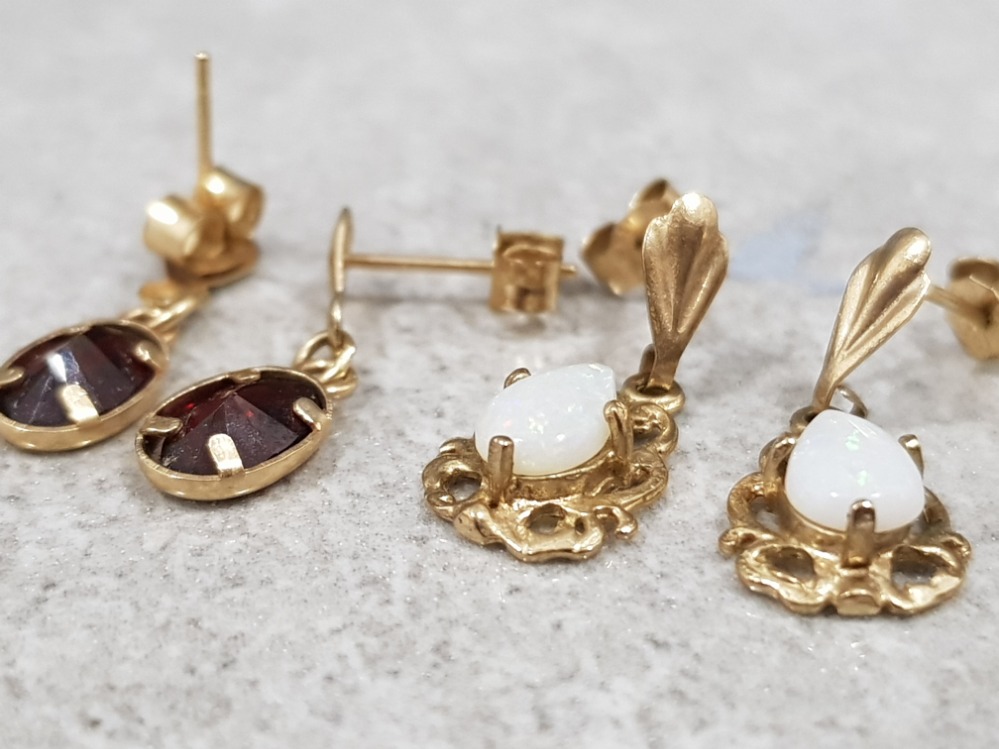 2 pairs of 9ct yellow gold drop earrings including 1 with opal drops & 1 with garnet drops, 1.4g - Image 2 of 2