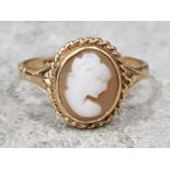 Ladies 9ct yellow gold cameo ring with rope edge, 1.8g gross, size O