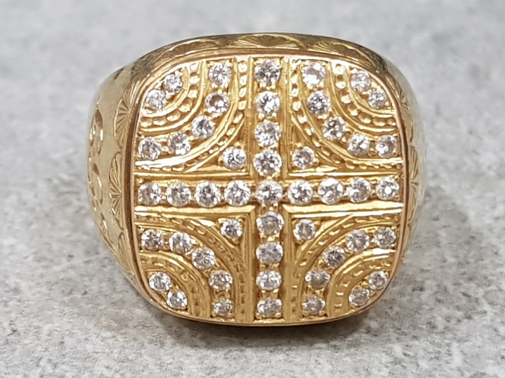 Gents 22ct yellow gold diamond ring, featuring round brilliant cut diamonds set across top of