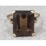 Ladies 9ct yellow gold smokey quartz ring, featuring a square stone set in a 4 claw setting, 3.1g